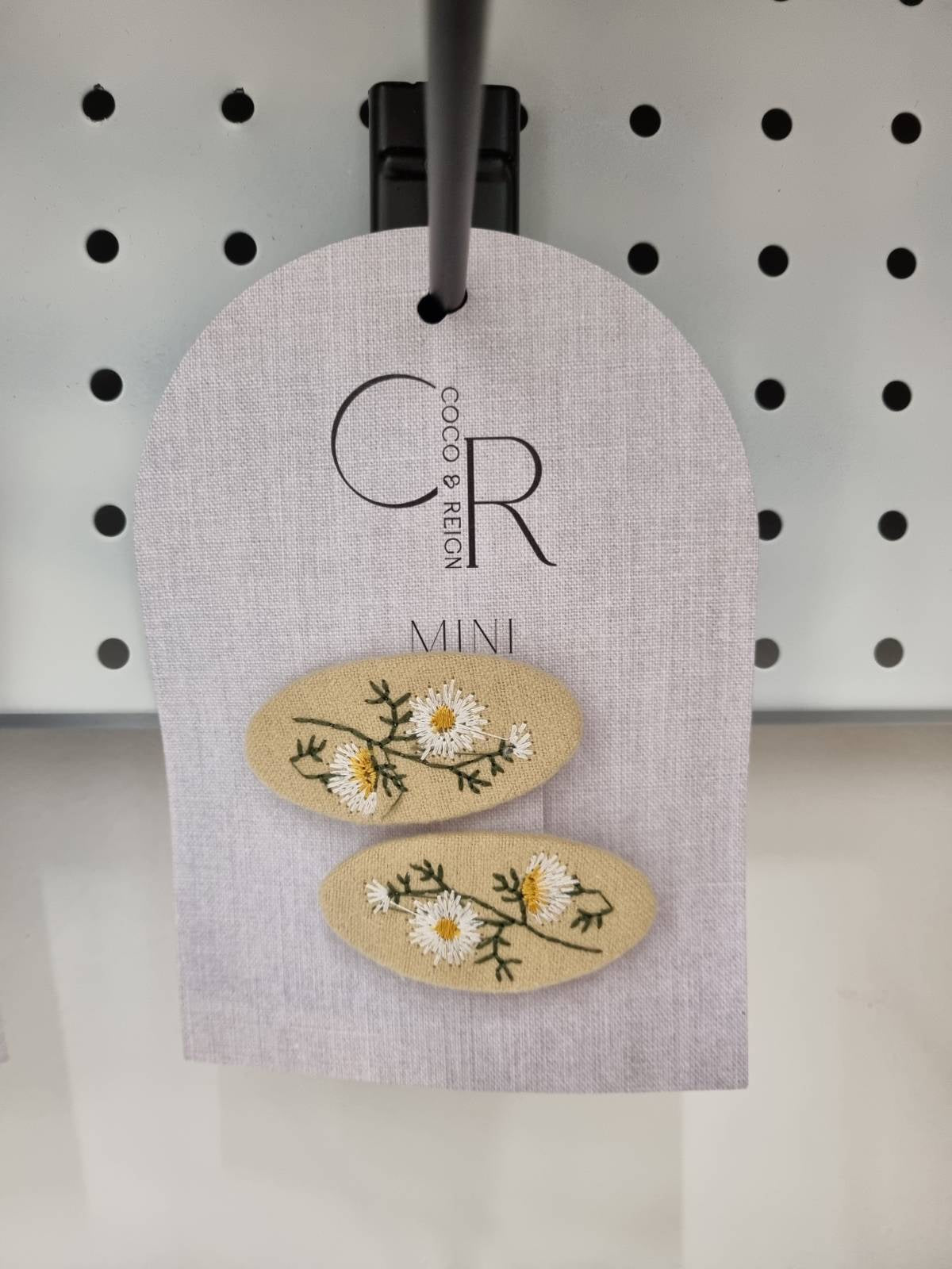 Embroidered Clip set